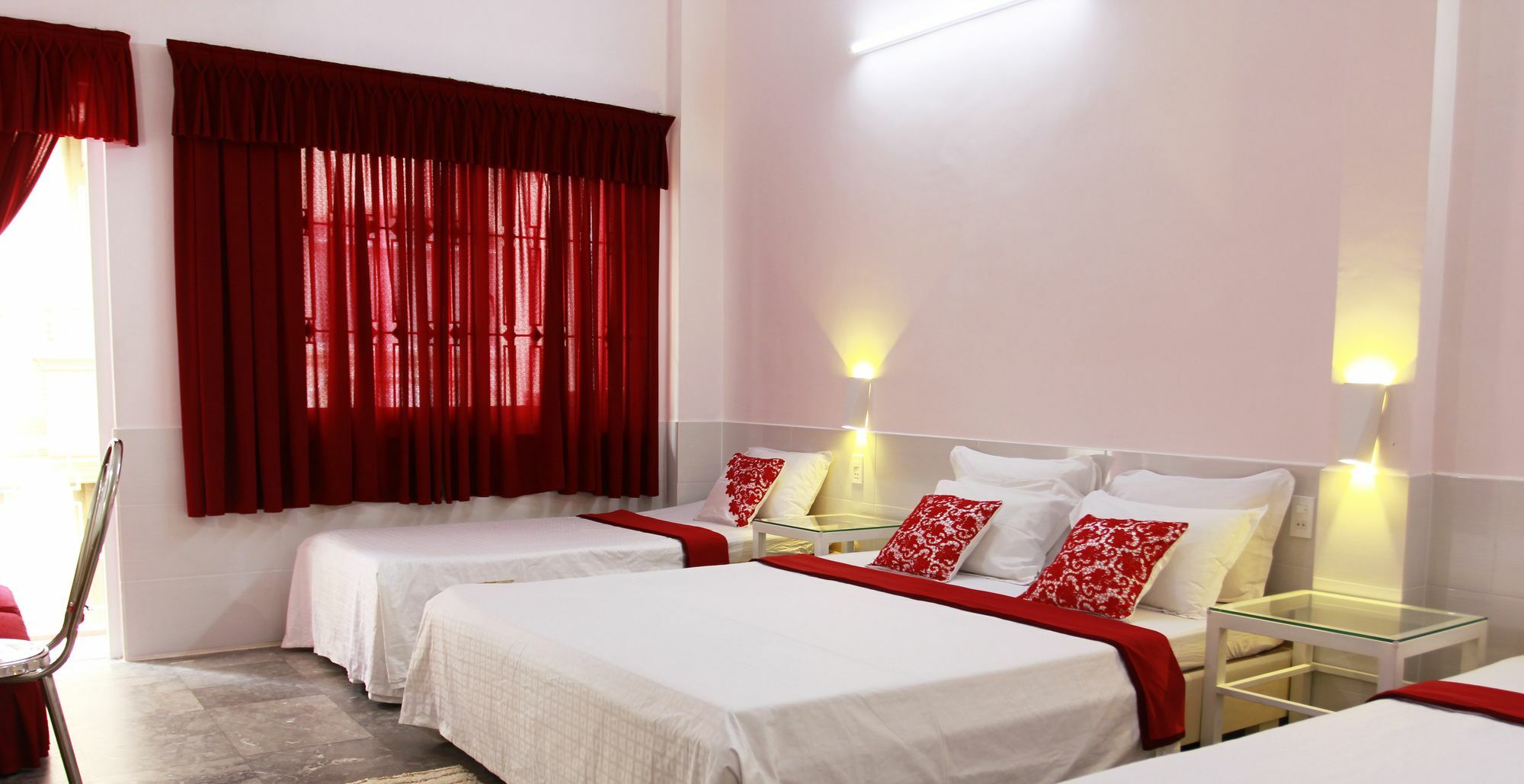 Quang Khách sạn 2*